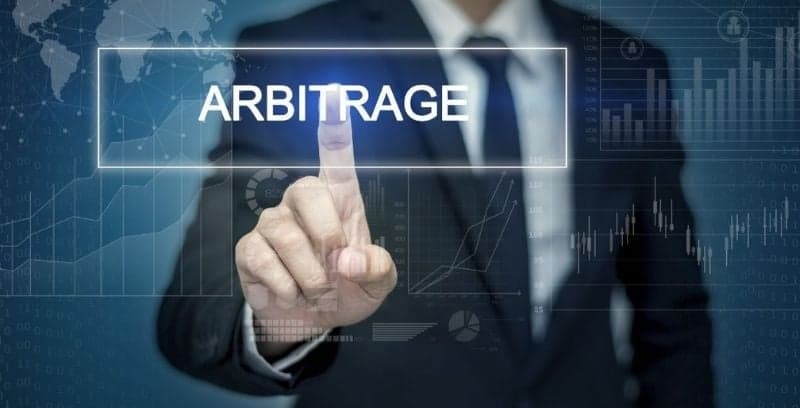 ریسک ها و چالش های معاملات آربیتراژ در فارکس